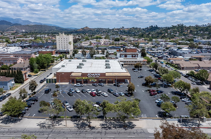 Vacant JoAnn Fabrics