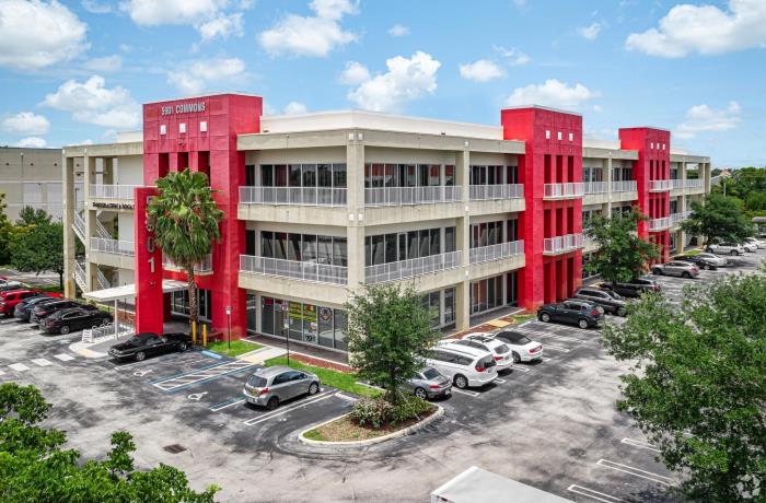 Commons Plaza at 5901 Miami Gardens Drive