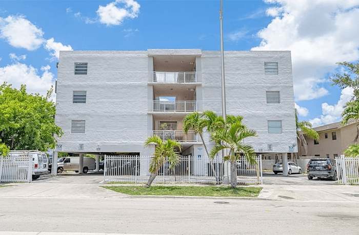 1095 W 77th St, Hialeah, Florida 33014