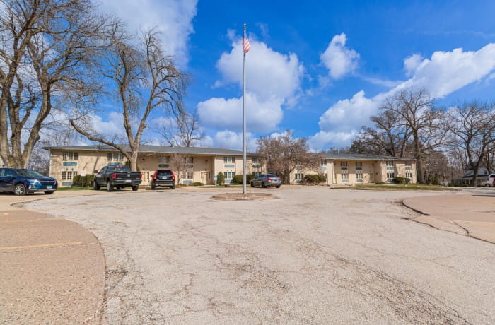 Beverly Manor Apartments