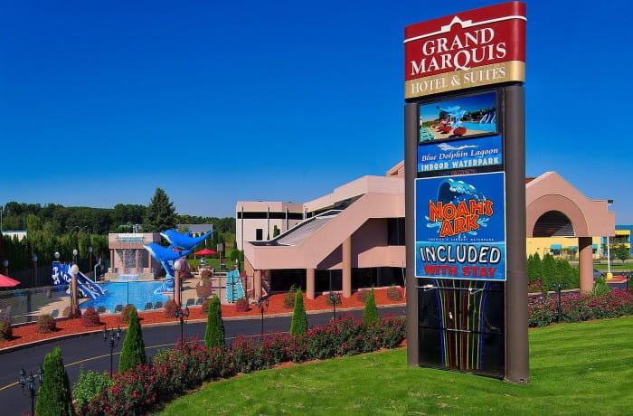 Grand Marquis Waterpark Hotel & Suites