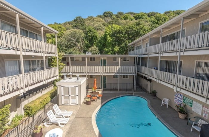 Carlmont Hills Apartments