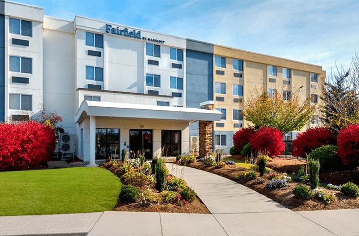 100 Miles Dr, Wallingford, CT 06492