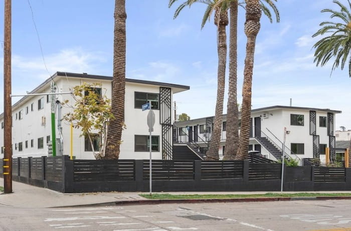 Echo Lake Apartments 