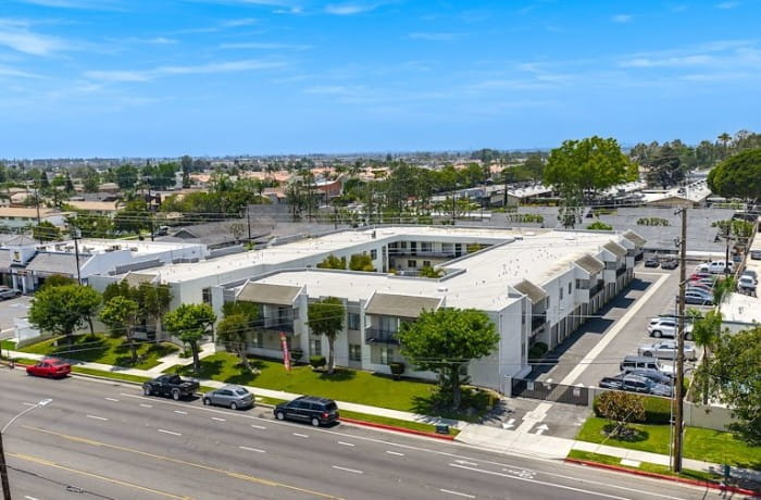 Knott-Orange Apartments