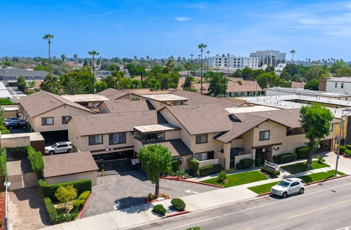 Nine-Eighteen Apartments