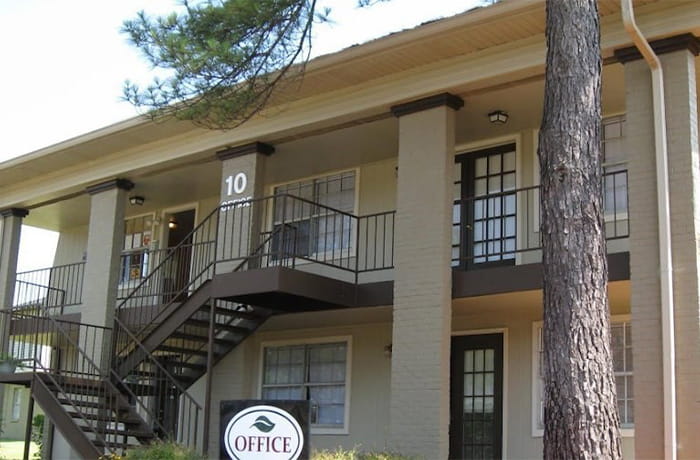 205 Lynn Ln, Starkville, MS 39759